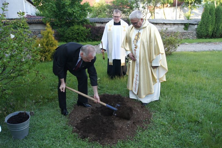 Poświęcenie pomnika św. Jana Pawła II w Olsztynku