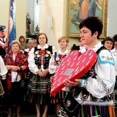 Wota dziękczynne ofiarowały wszystkie koła Żywego Różańca w parafii