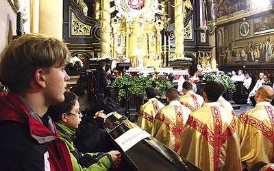 Młodzi wraz z duszpasterzami modlili się m.in. w intencji Światowych Dni Młodzieży, które w 2016 roku odbędą się w Krakowie