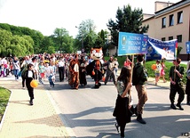  Pierwsza edycja trzebnickiego Marszu Rodzin cieszyła się ogromną popularnością wśród mieszkańców gminy 