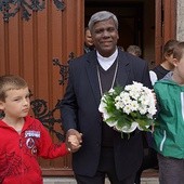  Edukację ubogich dzieci z diecezji Nellore, której ordynariuszem jest  bp Moses D. Prakasam, wspierają m.in. dzieci i seniorzy z Psiego Pola 