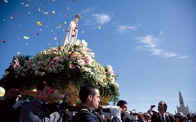  3.05.2014. Fatima. Portugalia. Dziesiątki tysięcy pielgrzymów z całego świata uczestniczyło w procesji z figurą Matki Bożej w fatimskim sanktuarium w 97. rocznicę objawień Maryi trzem pastuszkom