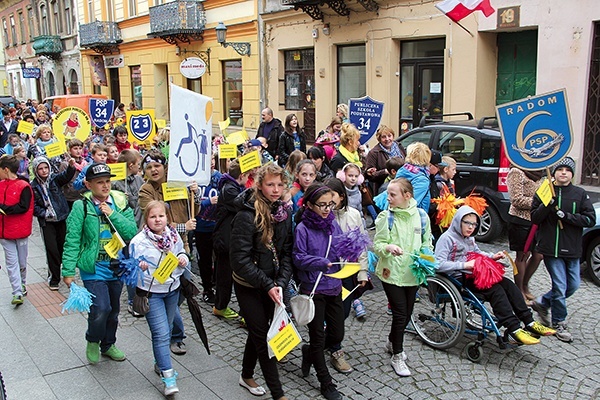  Tradycyjnie Dni Godności rozpoczął barwny korowód ulicami miasta