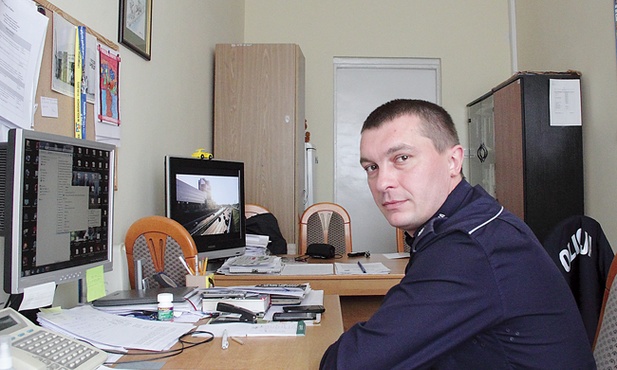 – Docieramy do starszych, ale także edukujemy prawdziwych wnuczków. Później oni mówią swoim dziadkom: „Jak będę czegoś potrzebował, to sam do was przyjdę” – mowi kom. Rusak