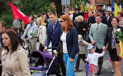 Marsze są okazją, aby publicznie manifestować radość z posiadania rodziny i przywiązanie do wartości chrześcijańskich