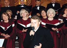  Dziękczynną Eucharystię uświetnił występ 25-osobowego chóru „Cantate Domino” 