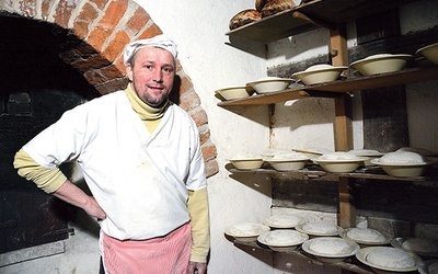  Pan Stanisław wypiekał chleb w zabytkowym piecu z Rudziczki