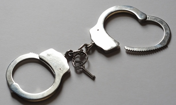 Policjanci i strażnicy oskarżeni o pobicia