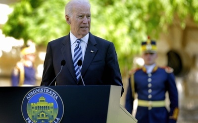 Biden przestrzega Rosję