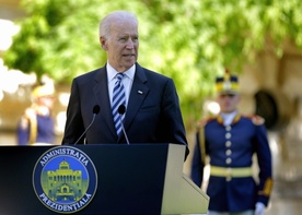 Biden przestrzega Rosję