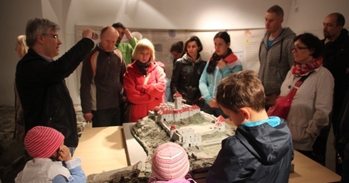 Noc daje okazję, by całymi rodzinami poznawać historię