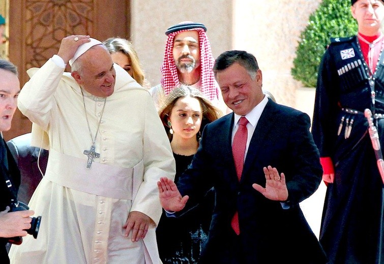 Papież powitany w Jordanii