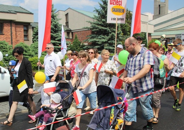 W oświęcimskim marszu nie zabrakło samych rodzin