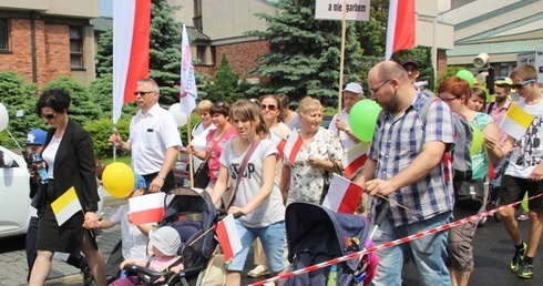 W oświęcimskim marszu nie zabrakło samych rodzin