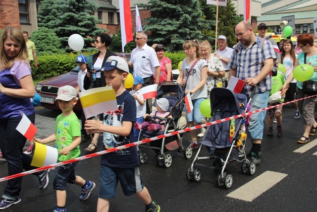 Przez Oświęcim szli dla życia i rodziny