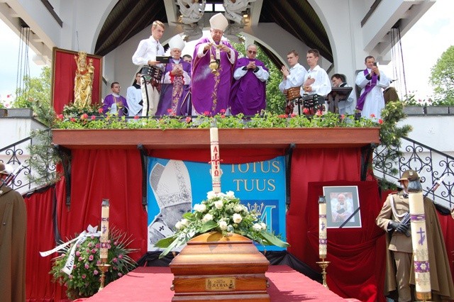 Ostatnie pożegnanie ks. Tadeusza Juchasa cz.1