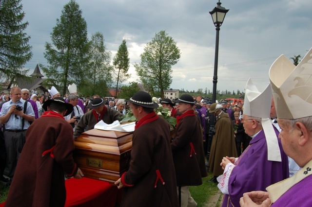 Ostatnie pożegnanie ks. Tadeusza Juchasa cz.1