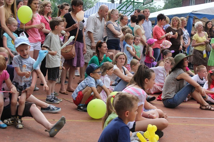 Uczestnicy marszu pro-life u salezjanów w Oświęcimiu