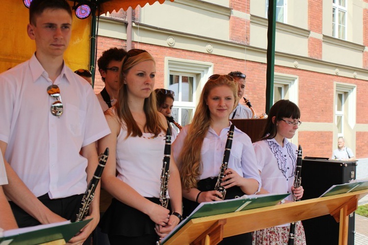 Uczestnicy marszu pro-life u salezjanów w Oświęcimiu