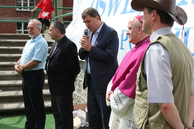 Uczestnicy marszu pro-life u salezjanów w Oświęcimiu