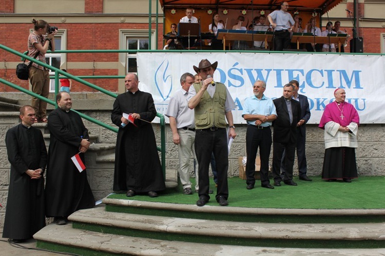 Uczestnicy marszu pro-life u salezjanów w Oświęcimiu