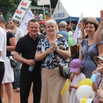 Uczestnicy marszu pro-life u salezjanów w Oświęcimiu