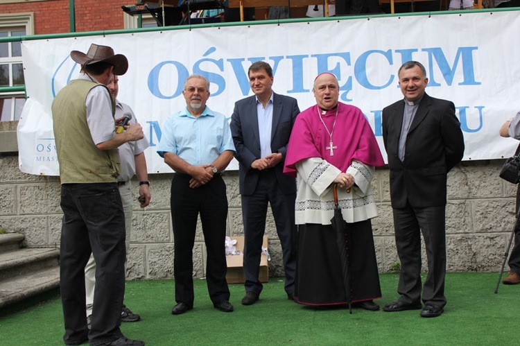 Uczestnicy marszu pro-life u salezjanów w Oświęcimiu