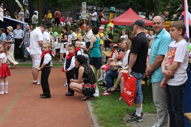 Uczestnicy marszu pro-life u salezjanów w Oświęcimiu