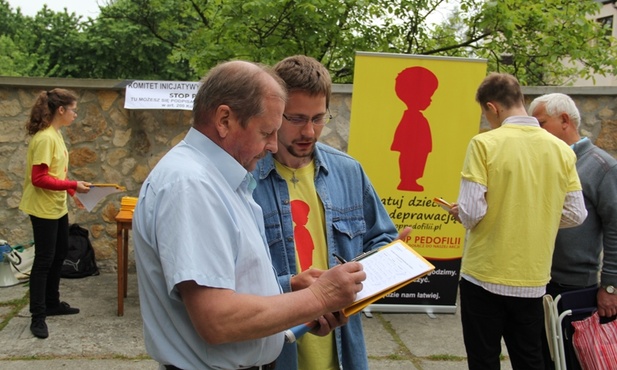 Ponad ćwierć miliona Polaków poparło obywatelską inicjatywę ustawodawczą "Stop Pedofilii"