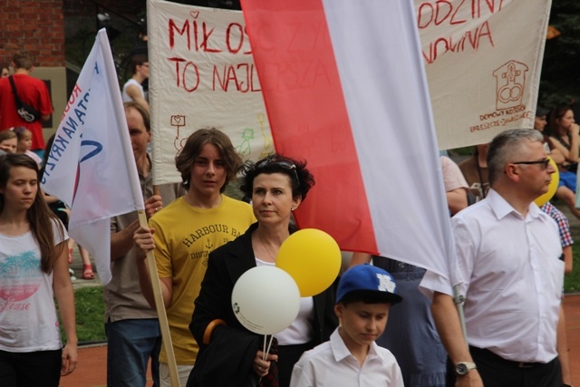 Przez Oświęcim szli dla życia i rodziny - cz. 2.