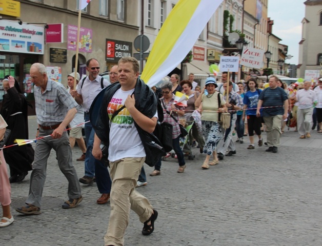 Przez Oświęcim szli dla życia i rodziny - cz. 2.