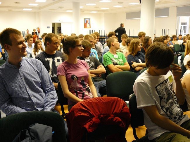 Nocne czuwanie licealistów w SOSW