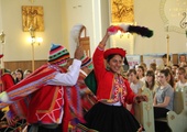 Dlaczego tańczą w kościele
