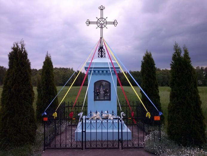 Kapliczki i krzyże z okolic Łowicza