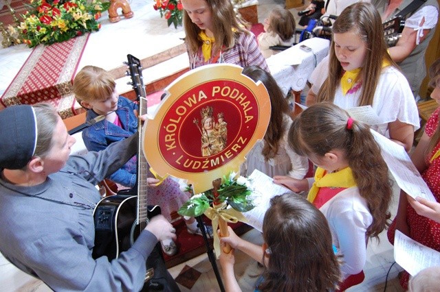 Różaniec i koncert dla zmarłego kustosza