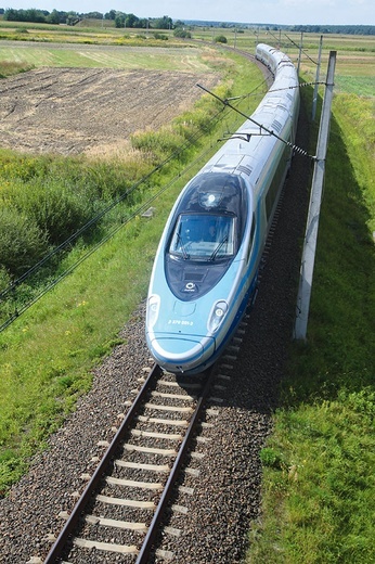 Największą zaletą Pendolino ma być skrócenie czasu przejazdów. Jednak jeszcze przez kilka lat nie ma na to szans