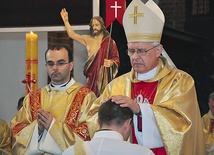 Kołobrzeg, 24 maja. – Wkładając na was moje ręce, przekazuję wam także nadzieję tego Kościoła, nadzieję pokładaną w was – mówił bp Dajczak