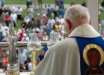Bp Ignacy Dec znany jest ze swej maryjnej duchowości