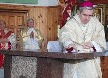  Świątynię konsekrował bp K. Nitkiewicz