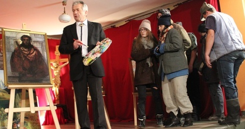 Aktorzy z Rzyk na scenie podczas spektaklu