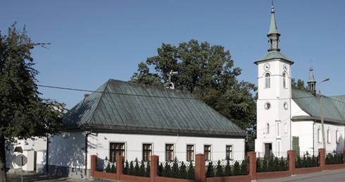 Proboszcz rezygnuje i przeprasza