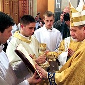   Bp Roman Pindel po raz pierwszy udzielił święceń kapłanom naszej diecezji