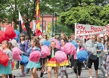 W Rawie Mazowieckiej marsz odbył się po raz drugi i wzięło w nim udział około 1000 osób, wśród których byli kapłani, siostry zakonne, samorządowcy, harcerze, członkowie ruchów, wspólnot i organizacji, a także całe rodziny