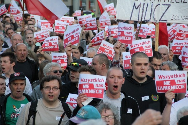 Manifestacja solidarności ze skazanymi za przerwanie wykładu prof. Zygmunta Baumana