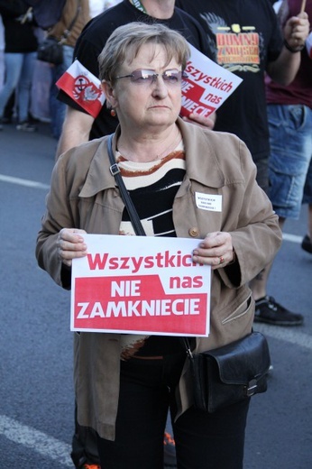 Manifestacja solidarności ze skazanymi za przerwanie wykładu prof. Zygmunta Baumana