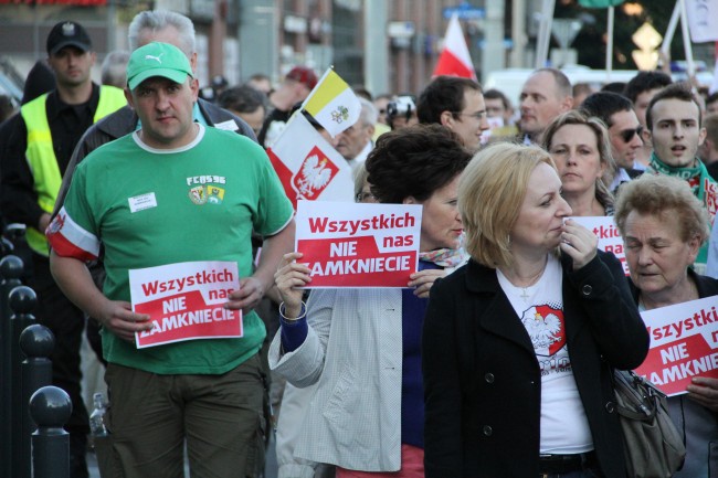 Manifestacja solidarności ze skazanymi za przerwanie wykładu prof. Zygmunta Baumana