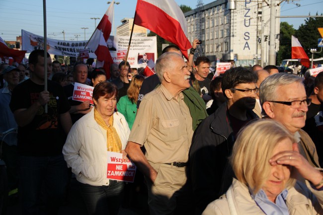 Manifestacja solidarności ze skazanymi za przerwanie wykładu prof. Zygmunta Baumana