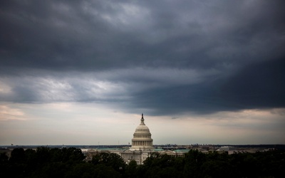 Czarne chmury nad Waszyngtonem