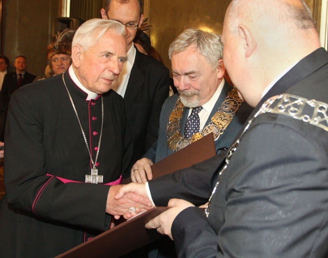 Ks. Jerzy Bryła został Honorowym Obywatelem Miasta Krakowa