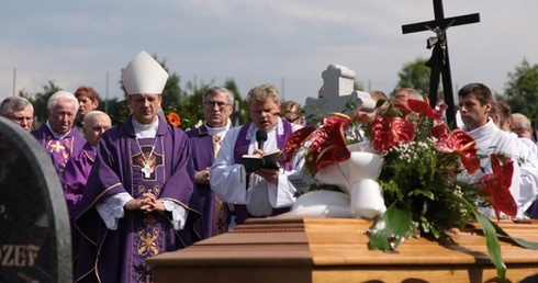 Ks. Gerard Kurpas spoczął wśród swoich